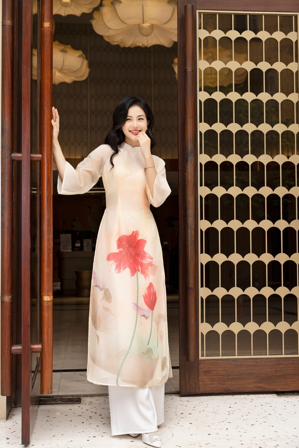  Áo dài Uyển Vi kem 