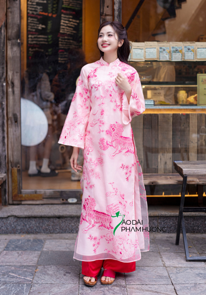  Áo dài Lân Sư hồng sen 
