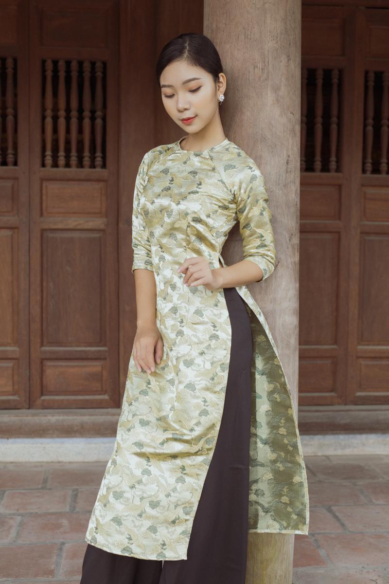  Áo dài Gấm hạc vàng 