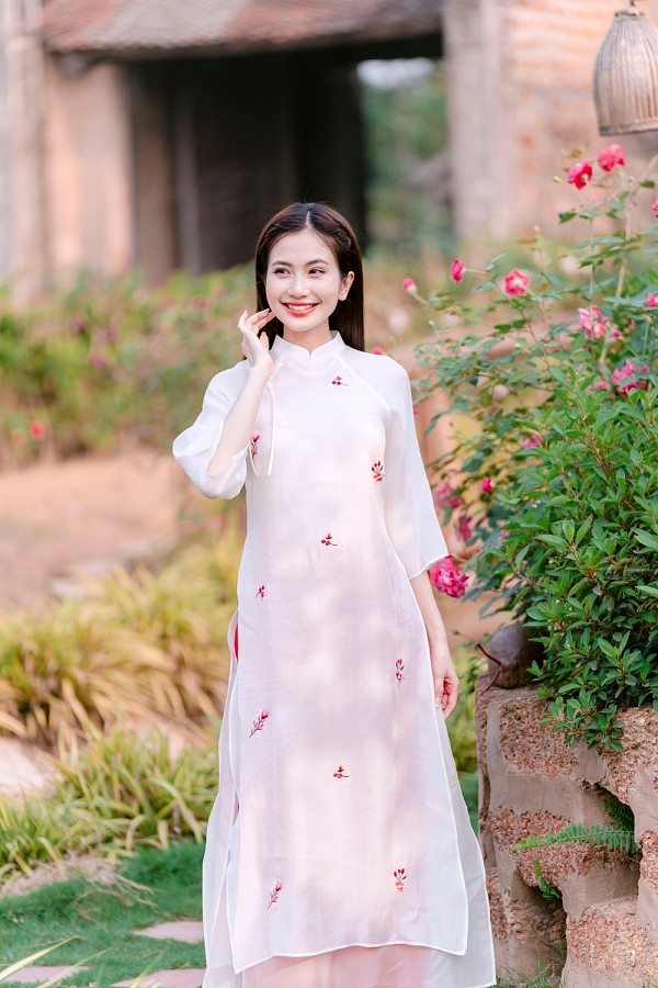  Áo dài Nhã Vân trắng 