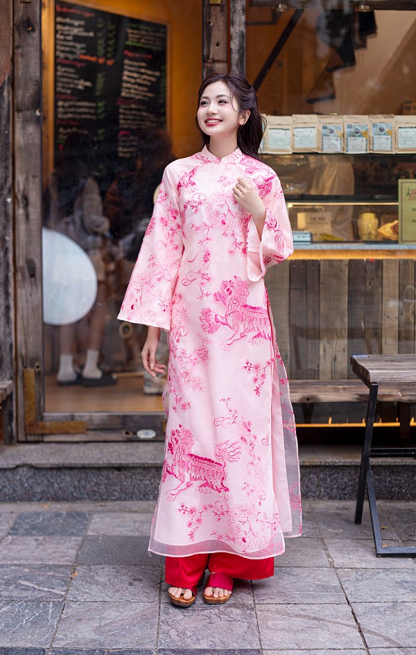  Áo dài Lân Sư hồng sen 
