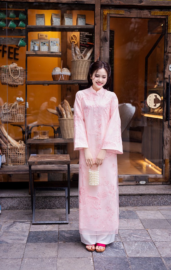  Áo dài Lân Sư hồng phấn 